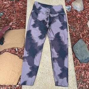 Beyond Yoga 🧘‍♀️ Ladies L Midi Rodeo Print Leggings